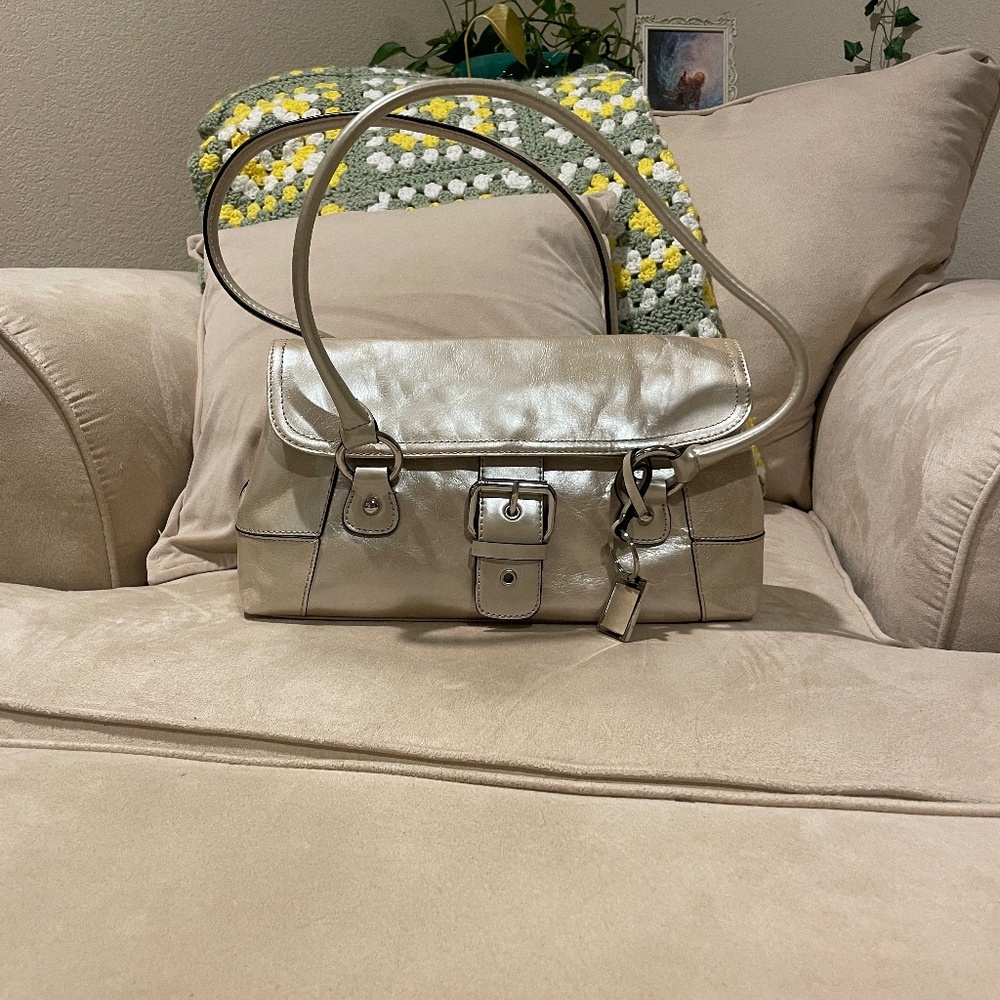Elegant Cream Giani Bernini Shoulder Bag